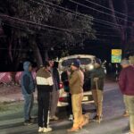 वीडियो: रात 3 बजे शराब के नशे में कार दौड़ाते दिखे युवक-युवतियां, पुलिस ने ऐसे सिखाया सबक