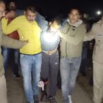 वीडियो: जेल से भागे बदमाश के साथ पुलिस की मुठभेड़, रामलीला में वानर सेना का रोल निभाते हुआ था फरार