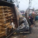 मोहब्बेवाला में फिर बड़ा हादसा, कार के ऊपर पलटा ट्रक, दोनों वाहनों में लगी आग