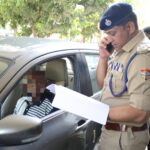 इंसानियत की मिसाल बने एसएसपी, कुर्सी छोड़ चलने में असमर्थ बुजुर्ग तक पहुंचे