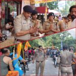 कांवड़ यात्रा: नीलकंठ में जलाभिषेक को उमड़ा कांवड़ियों का रेला, सड़कों पर उतरे अफसर